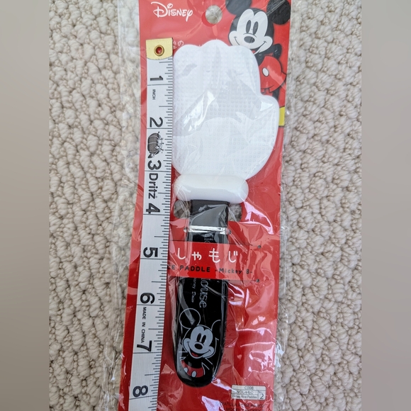 7 Pc BUNDLE Best of Mickey Mouse Kitchen Gadgets Disney Park Iconic Gloves - Picture 3 of 15